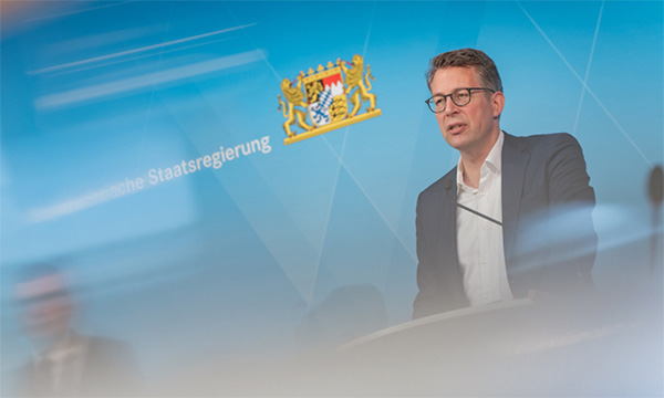 Wissenschaftsminister Blume bei der Pressekonferenz nach dem Ministerrat am 16. Juli 2024